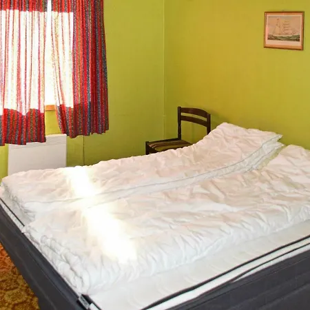 Four-bedroom Holiday In 1 *