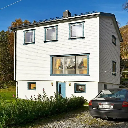 Four-bedroom Holiday In 1 * Torsken