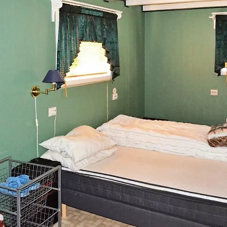 Four-bedroom Holiday In 1 *