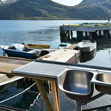 Four-bedroom Holiday In 1 *