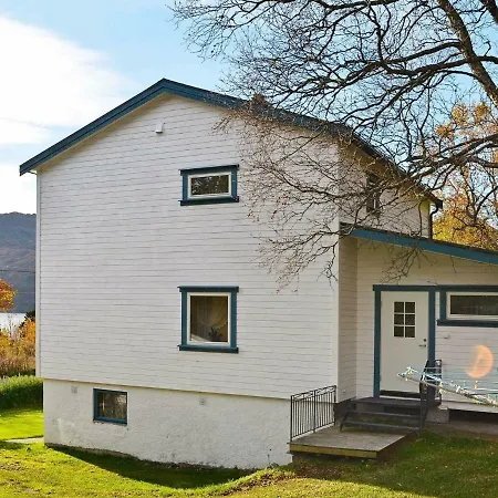 Four-bedroom Holiday In 1 Semesterbostad *